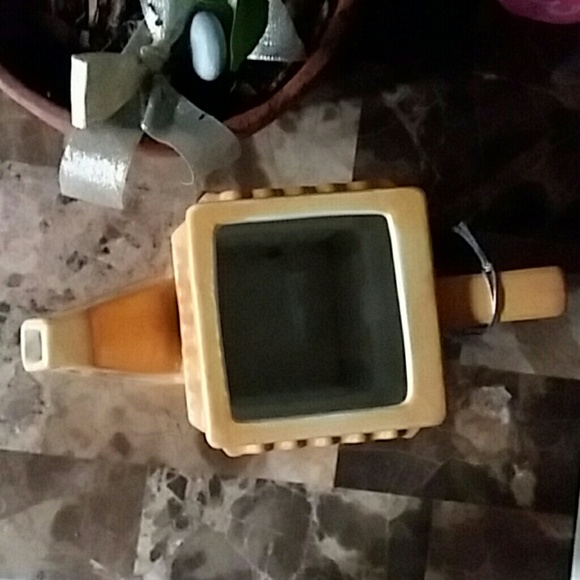 The London Pottery Co. Ltd. Accents David Birch Big Ben Tea Pitcher